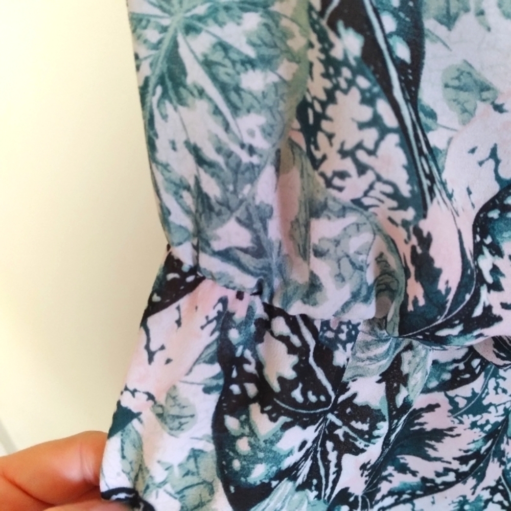 Bebe Green and White Shirred Tropical Print Short Sleeve Midi Dress Size XS - Picture 9 of 16